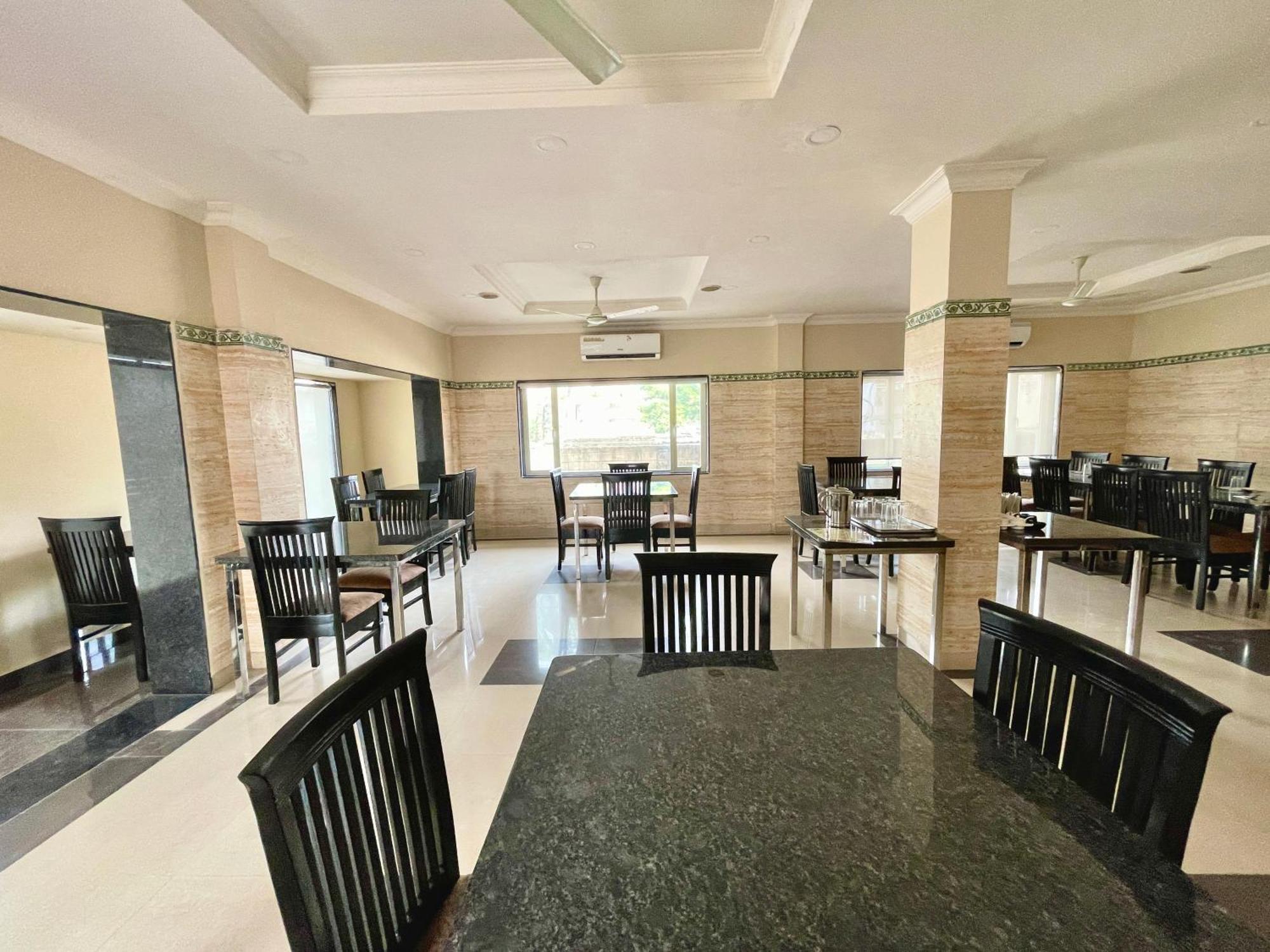 Hotel Rockbay, Puri Swimming-Pool, Near-Sea-Beach-And-Temple Fully-Air-Conditioned-Hotel With-Lift-And-Parking-Facility Exterior foto