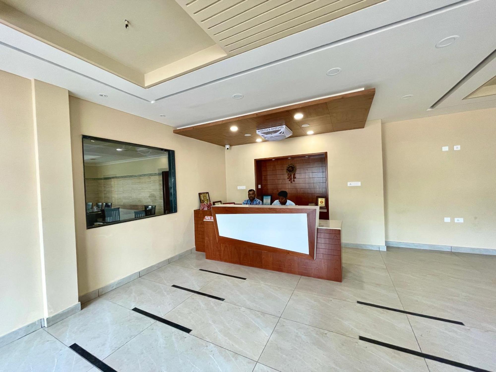 Hotel Rockbay, Puri Swimming-Pool, Near-Sea-Beach-And-Temple Fully-Air-Conditioned-Hotel With-Lift-And-Parking-Facility Exterior foto