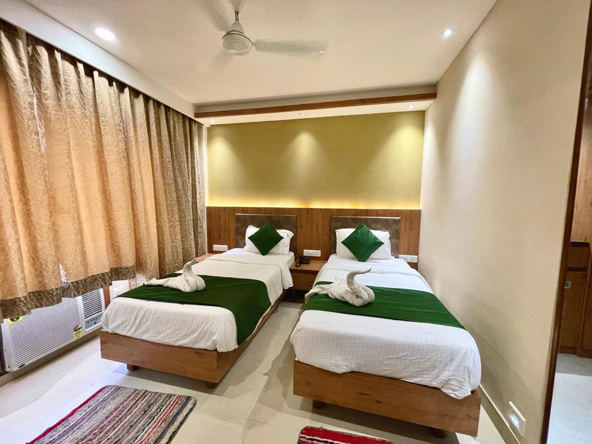 Hotel Rockbay, Puri Swimming-Pool, Near-Sea-Beach-And-Temple Fully-Air-Conditioned-Hotel With-Lift-And-Parking-Facility Exterior foto