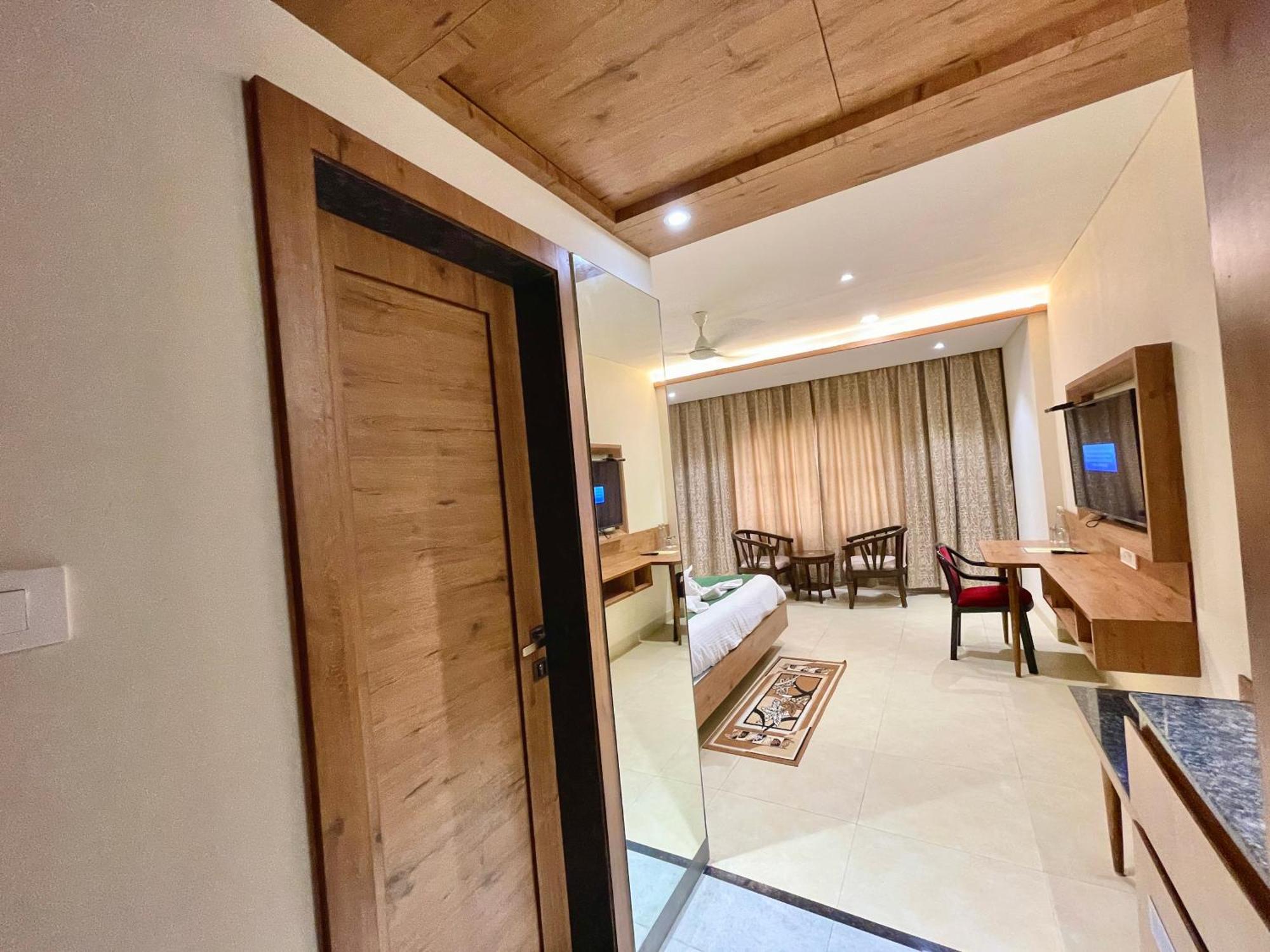 Hotel Rockbay, Puri Swimming-Pool, Near-Sea-Beach-And-Temple Fully-Air-Conditioned-Hotel With-Lift-And-Parking-Facility Exterior foto