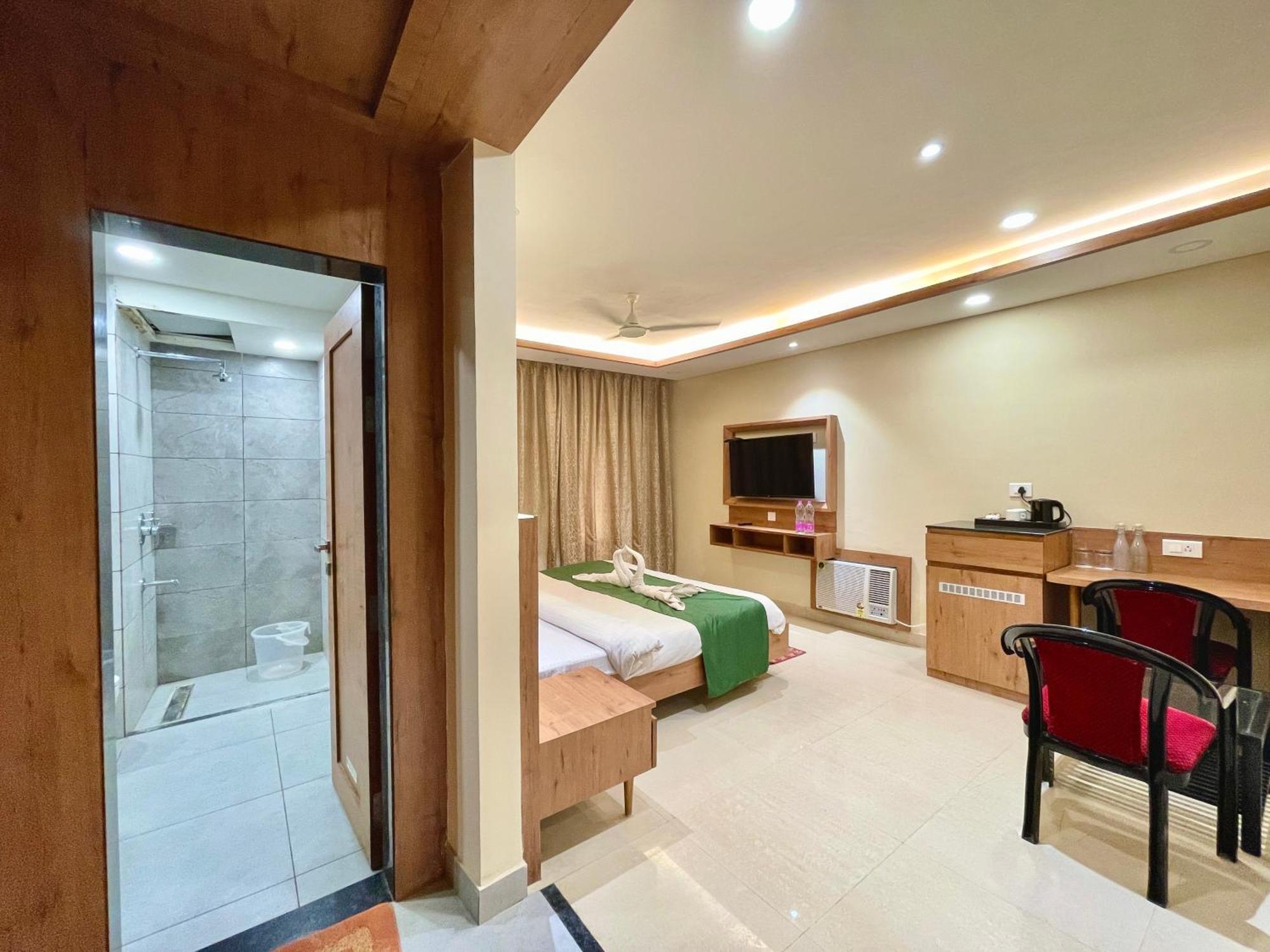 Hotel Rockbay, Puri Swimming-Pool, Near-Sea-Beach-And-Temple Fully-Air-Conditioned-Hotel With-Lift-And-Parking-Facility Exterior foto