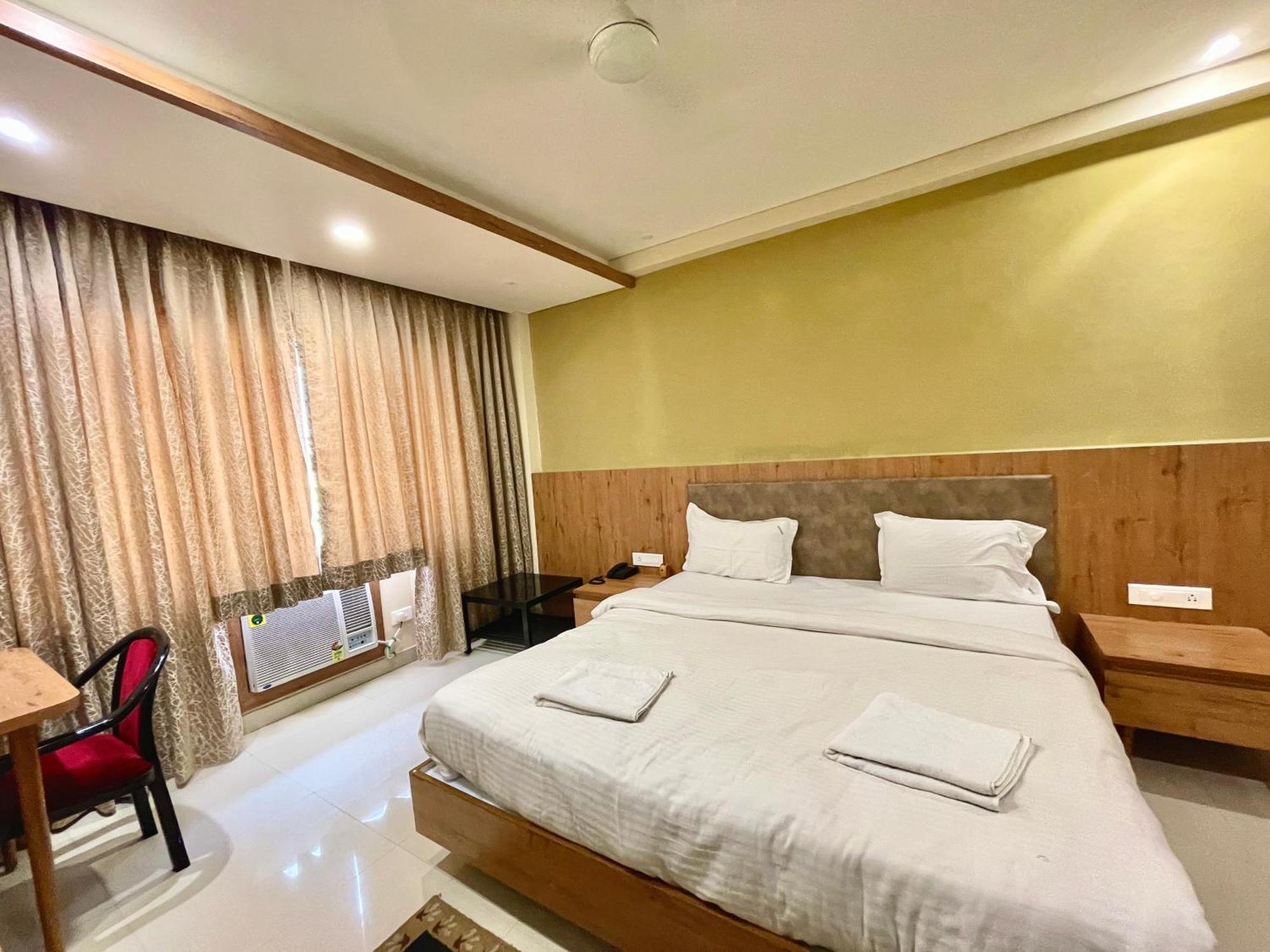 Hotel Rockbay, Puri Swimming-Pool, Near-Sea-Beach-And-Temple Fully-Air-Conditioned-Hotel With-Lift-And-Parking-Facility Exterior foto